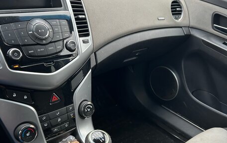 Chevrolet Cruze II, 2011 год, 670 000 рублей, 9 фотография