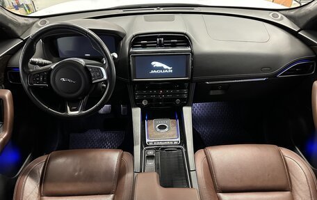 Jaguar F-Pace, 2017 год, 3 599 000 рублей, 18 фотография