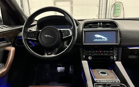 Jaguar F-Pace, 2017 год, 3 599 000 рублей, 19 фотография