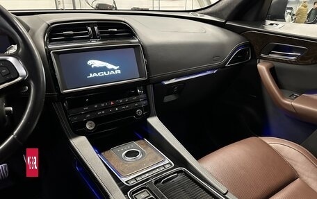 Jaguar F-Pace, 2017 год, 3 599 000 рублей, 28 фотография