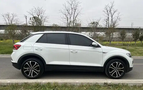 Volkswagen T-Roc I, 2022 год, 1 850 000 рублей, 6 фотография