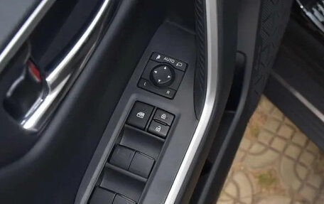 Toyota RAV4, 2024 год, 3 350 000 рублей, 9 фотография