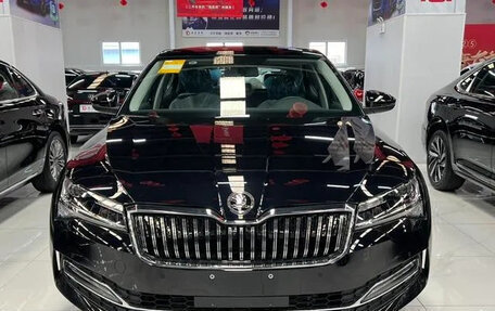 Skoda Superb III рестайлинг, 2024 год, 3 200 000 рублей, 2 фотография