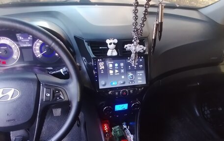 Hyundai Solaris II рестайлинг, 2013 год, 1 450 000 рублей, 21 фотография