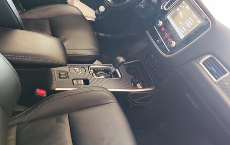 Mitsubishi Outlander III рестайлинг 3, 2021 год, 3 130 000 рублей, 9 фотография