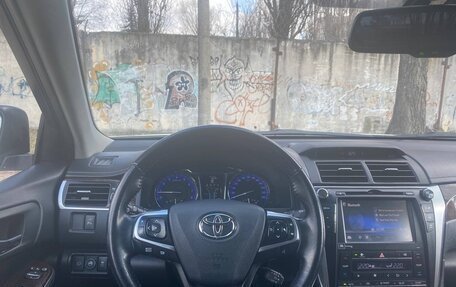 Toyota Camry, 2017 год, 2 350 000 рублей, 10 фотография