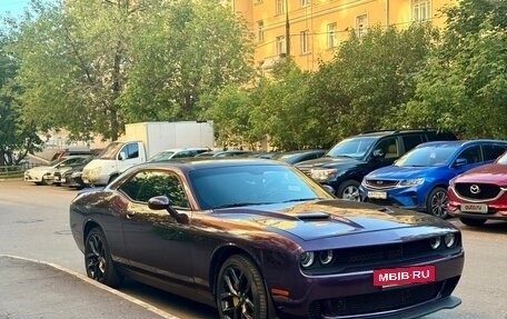 Dodge Challenger III рестайлинг 2, 2020 год, 3 740 000 рублей, 7 фотография