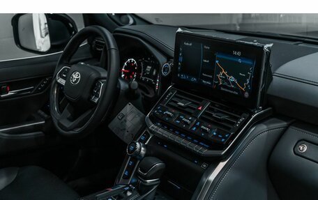 Toyota Land Cruiser, 2024 год, 14 755 000 рублей, 15 фотография