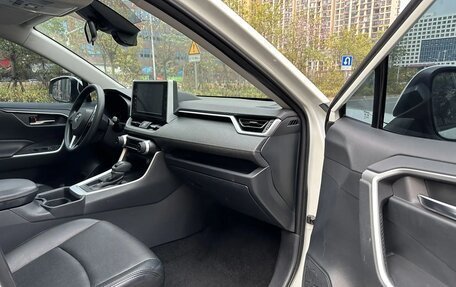 Toyota RAV4, 2021 год, 2 650 300 рублей, 10 фотография