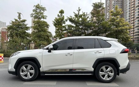 Toyota RAV4, 2021 год, 2 650 300 рублей, 7 фотография