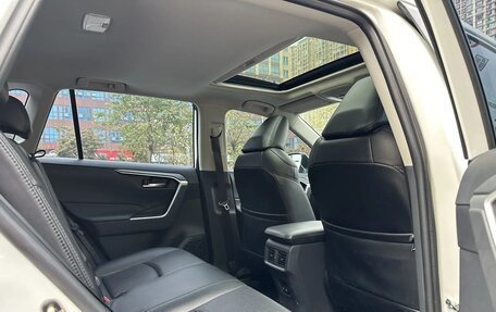 Toyota RAV4, 2021 год, 2 650 300 рублей, 11 фотография
