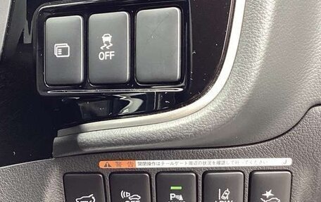 Mitsubishi Outlander III рестайлинг 3, 2021 год, 2 240 000 рублей, 16 фотография