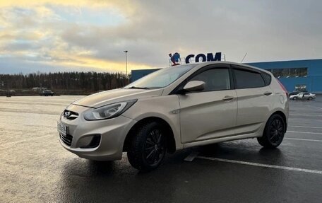 Hyundai Solaris II рестайлинг, 2011 год, 870 000 рублей, 3 фотография