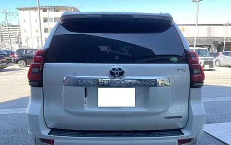 Toyota Land Cruiser Prado 150 рестайлинг 2, 2021 год, 3 650 000 рублей, 7 фотография