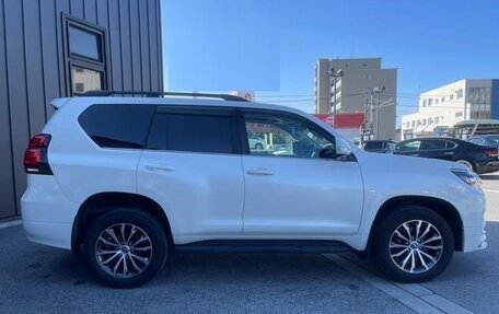 Toyota Land Cruiser Prado 150 рестайлинг 2, 2021 год, 3 650 000 рублей, 5 фотография