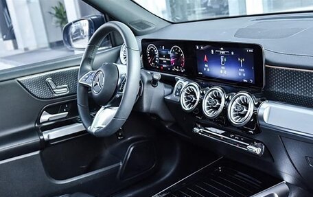 Mercedes-Benz GLB, 2024 год, 3 600 000 рублей, 13 фотография