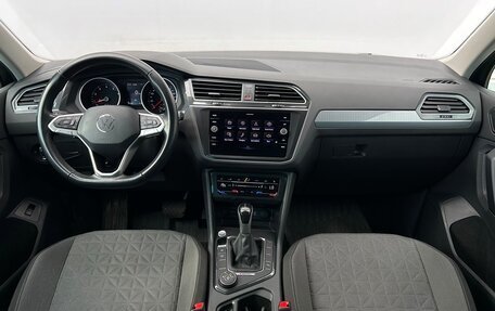 Volkswagen Tiguan II, 2021 год, 3 595 800 рублей, 6 фотография