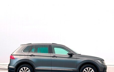Volkswagen Tiguan II, 2021 год, 3 595 800 рублей, 12 фотография
