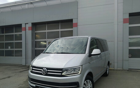 Volkswagen Caravelle T6 рестайлинг, 2016 год, 2 890 000 рублей, 1 фотография