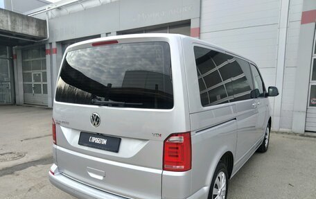 Volkswagen Caravelle T6 рестайлинг, 2016 год, 2 890 000 рублей, 8 фотография