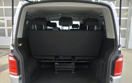 Volkswagen Caravelle T6 рестайлинг, 2016 год, 2 890 000 рублей, 10 фотография