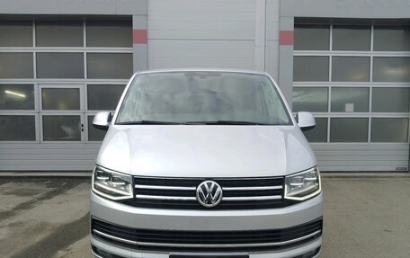Volkswagen Caravelle T6 рестайлинг, 2016 год, 2 890 000 рублей, 2 фотография