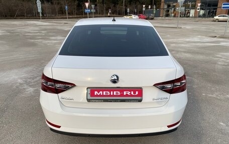 Skoda Superb III рестайлинг, 2019 год, 1 950 000 рублей, 3 фотография