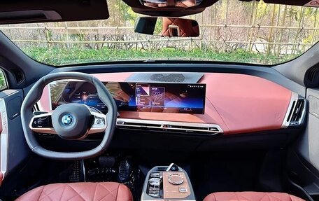 BMW iX, 2024 год, 9 000 000 рублей, 9 фотография