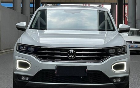 Volkswagen T-Roc I, 2020 год, 1 780 000 рублей, 2 фотография