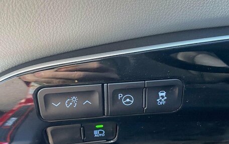 Toyota Prius IV XW50, 2019 год, 2 050 000 рублей, 4 фотография