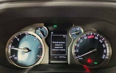 Toyota Land Cruiser Prado 150 рестайлинг 2, 2022 год, 7 300 000 рублей, 13 фотография