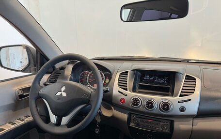 Mitsubishi L200 IV рестайлинг, 2013 год, 1 499 000 рублей, 9 фотография