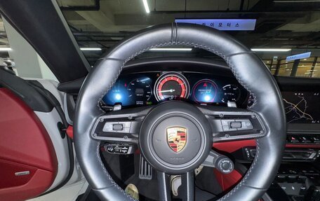Porsche 911, 2021 год, 19 000 000 рублей, 10 фотография