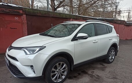 Toyota RAV4, 2017 год, 2 200 000 рублей, 13 фотография