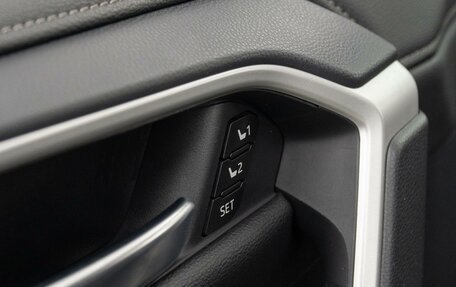 Toyota RAV4, 2019 год, 2 988 000 рублей, 17 фотография