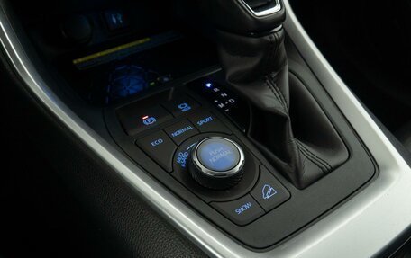 Toyota RAV4, 2019 год, 2 988 000 рублей, 20 фотография
