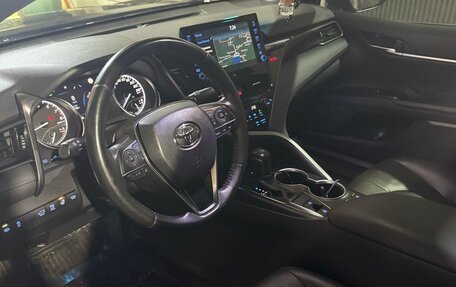 Toyota Camry, 2021 год, 3 900 000 рублей, 10 фотография