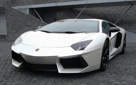 Lamborghini Aventador I рестайлинг, 2011 год, 30 000 000 рублей, 1 фотография