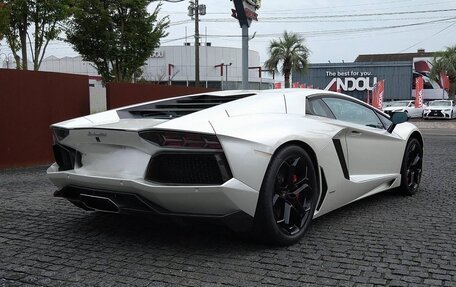 Lamborghini Aventador I рестайлинг, 2011 год, 30 000 000 рублей, 3 фотография
