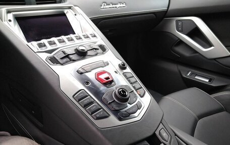 Lamborghini Aventador I рестайлинг, 2011 год, 30 000 000 рублей, 4 фотография