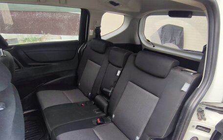 Toyota Sienta II, 2019 год, 1 800 000 рублей, 4 фотография