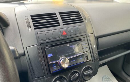 Volkswagen Polo IV рестайлинг, 2002 год, 399 000 рублей, 9 фотография