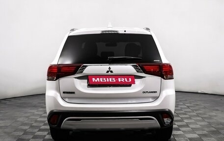 Mitsubishi Outlander III рестайлинг 3, 2019 год, 3 098 000 рублей, 6 фотография