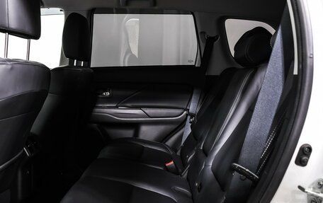 Mitsubishi Outlander III рестайлинг 3, 2019 год, 3 098 000 рублей, 13 фотография
