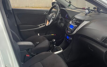 Hyundai Solaris II рестайлинг, 2013 год, 890 000 рублей, 5 фотография