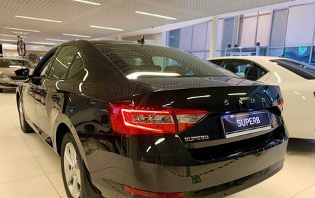 Skoda Superb III рестайлинг, 2025 год, 3 900 000 рублей, 2 фотография