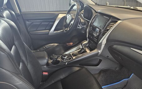 Mitsubishi Pajero Sport III рестайлинг, 2018 год, 2 500 000 рублей, 7 фотография
