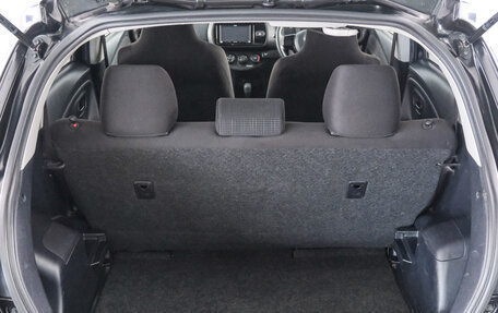 Toyota Vitz, 2018 год, 999 000 рублей, 24 фотография