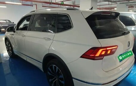 Volkswagen Tiguan II, 2021 год, 1 930 000 рублей, 7 фотография