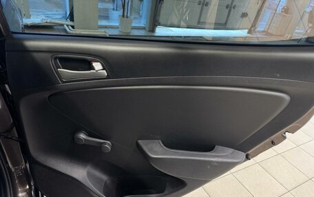 Hyundai Solaris II рестайлинг, 2015 год, 930 000 рублей, 17 фотография